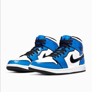 Air Jordan 1 Mid SE “Signal Blue”